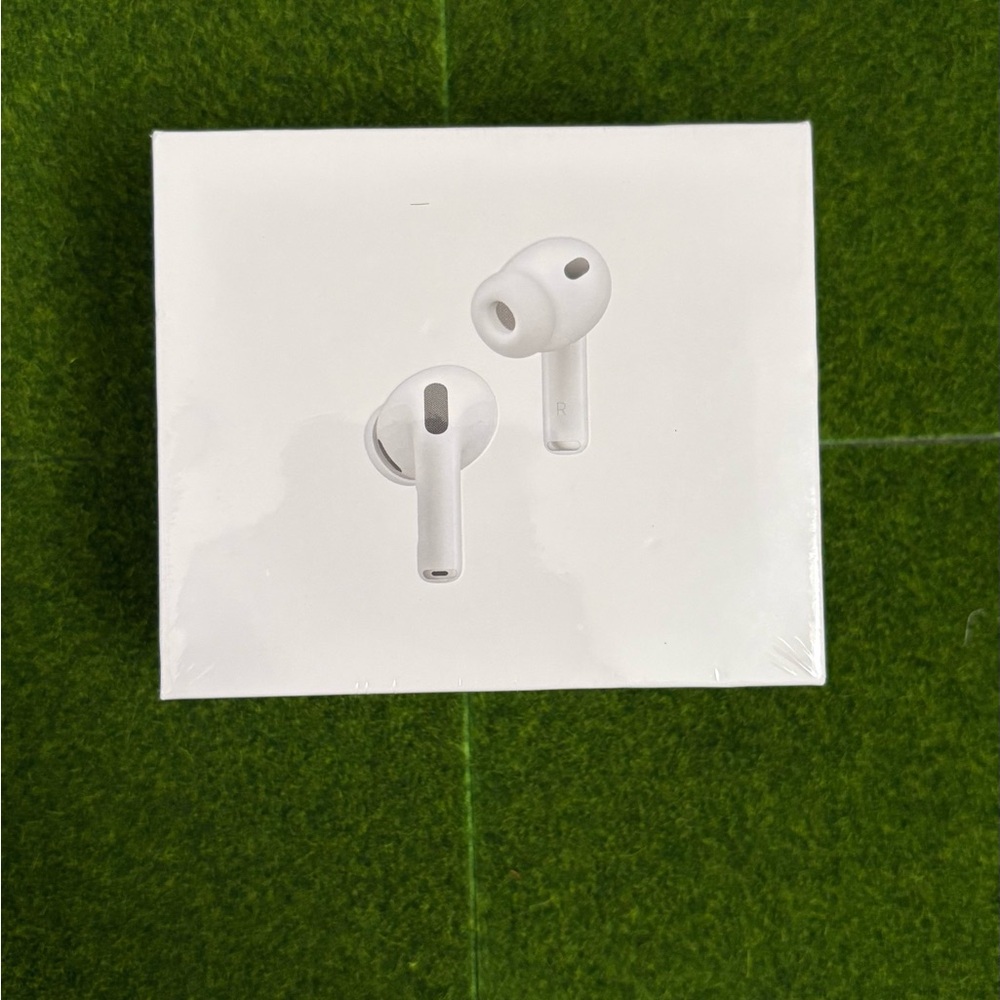 Wireless Earbuds in White